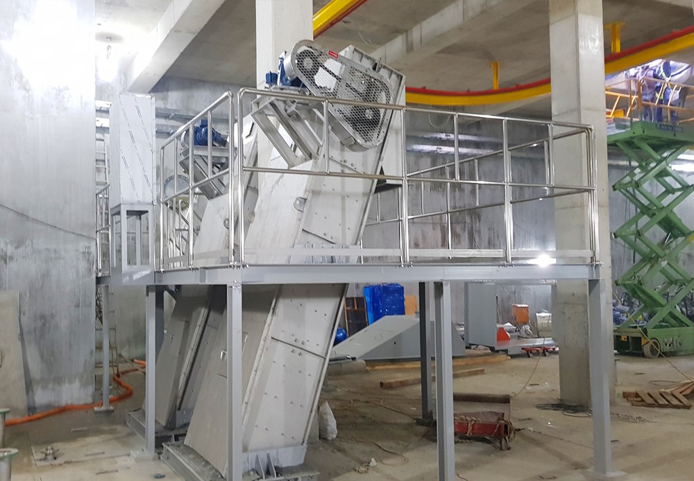 Installation work of government supply (dust removal device) for integrated sewage relay pump station and sewage pipe conduit installation in Aam Logi